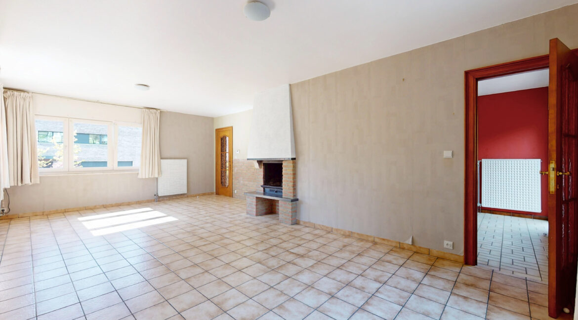 Nivelles-09232025_192338