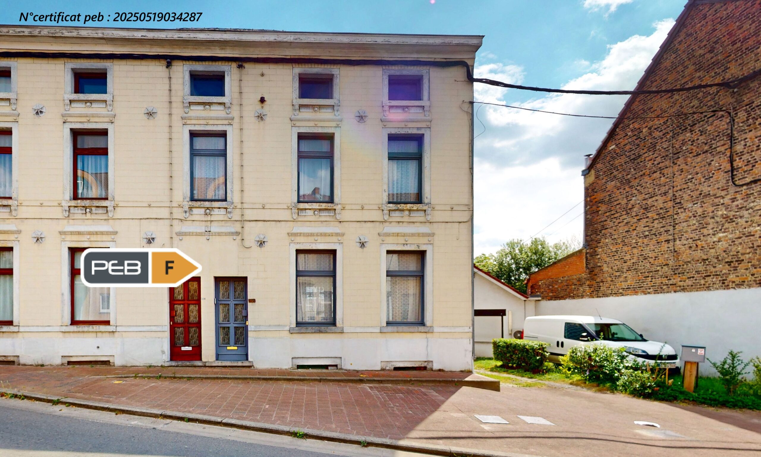 Grande maison avec garage 1 voiture, un carport 2 voitures et un jardin sur La Louvière